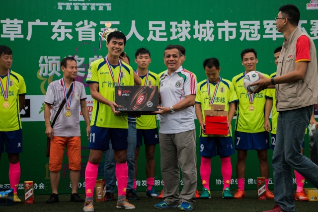 布里奇斯41分文班空砍42+18 尼克斯险胜马刺